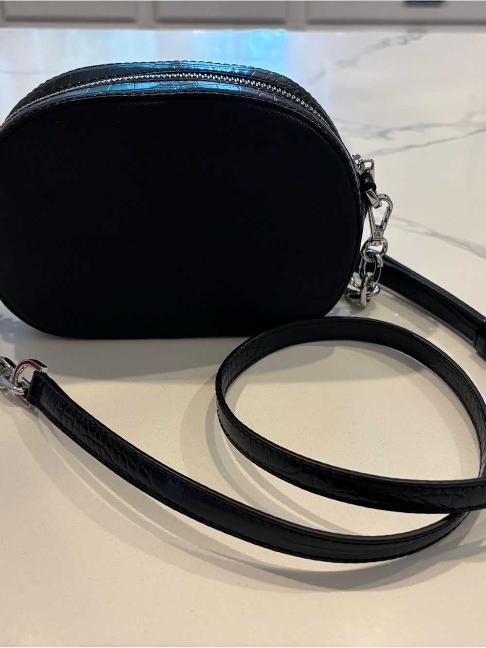 MICHAEL Michael Kors Black Croc-Trim Leather Camera Bag - Picture 2 of 4